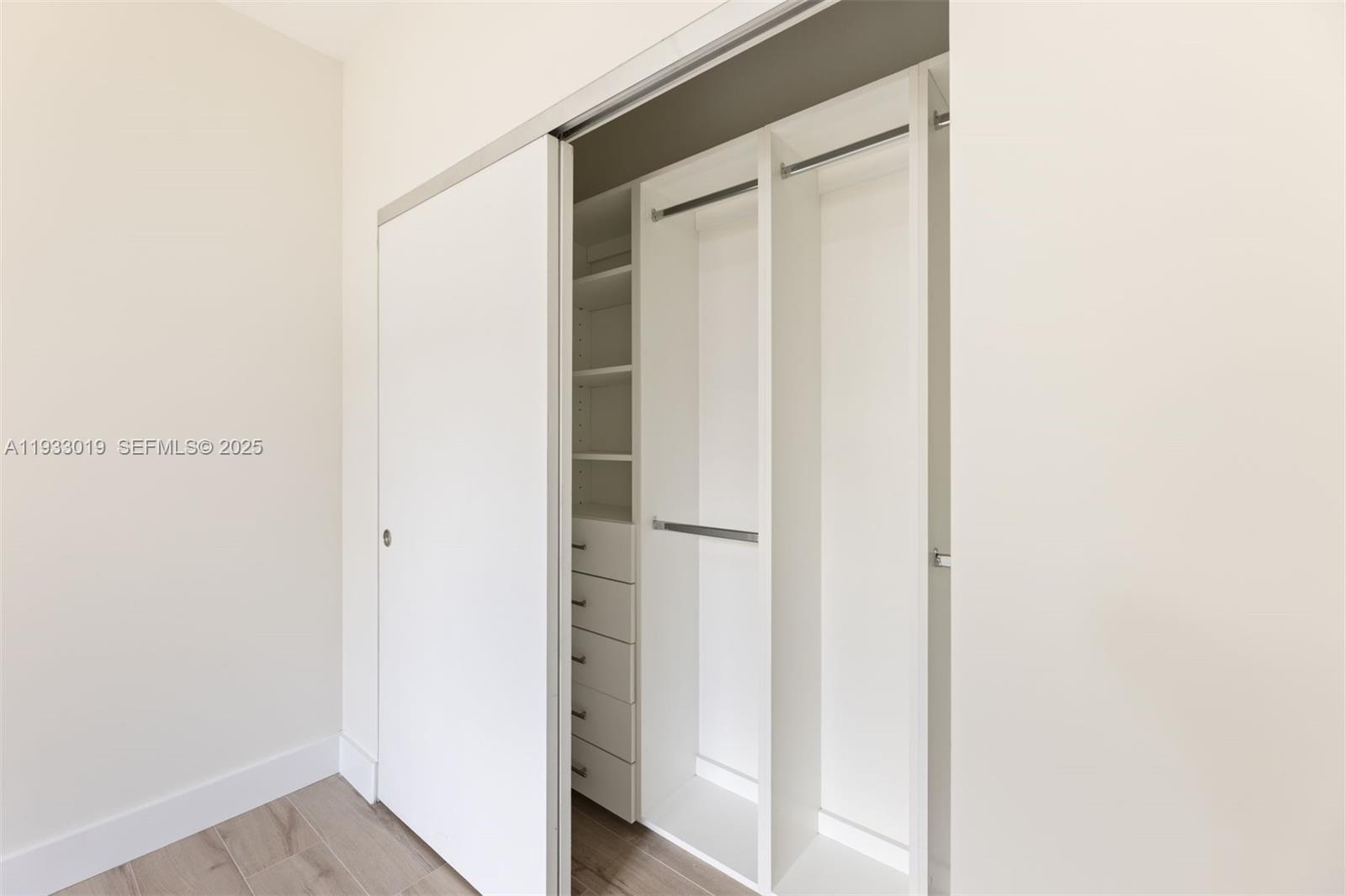 GROVELAND PARK - Residential Income