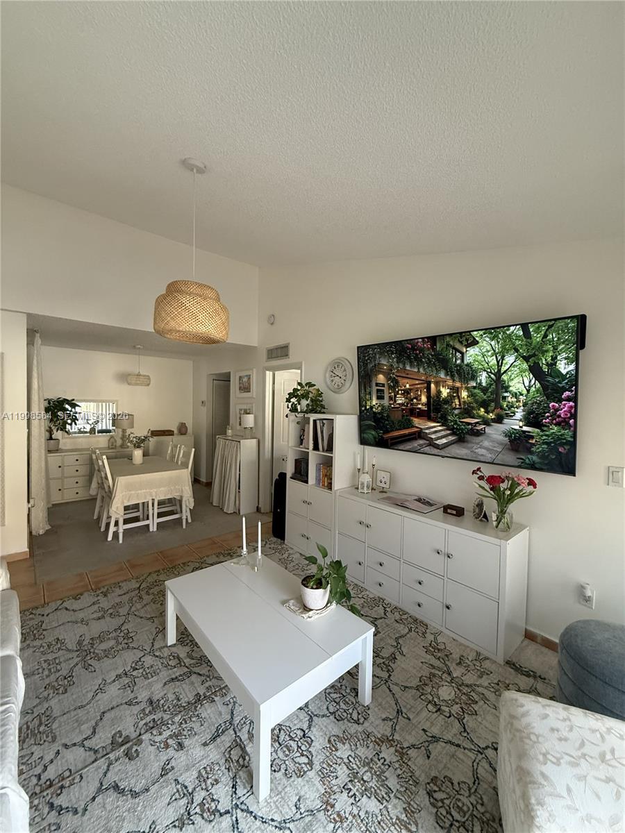 THE COURTS AT KENDALL CON - Residential