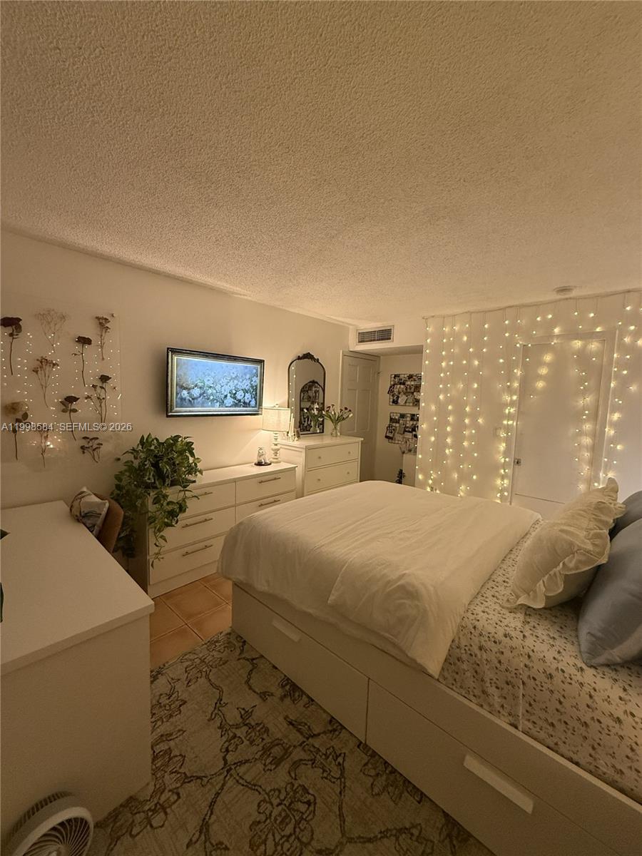 THE COURTS AT KENDALL CON - Residential