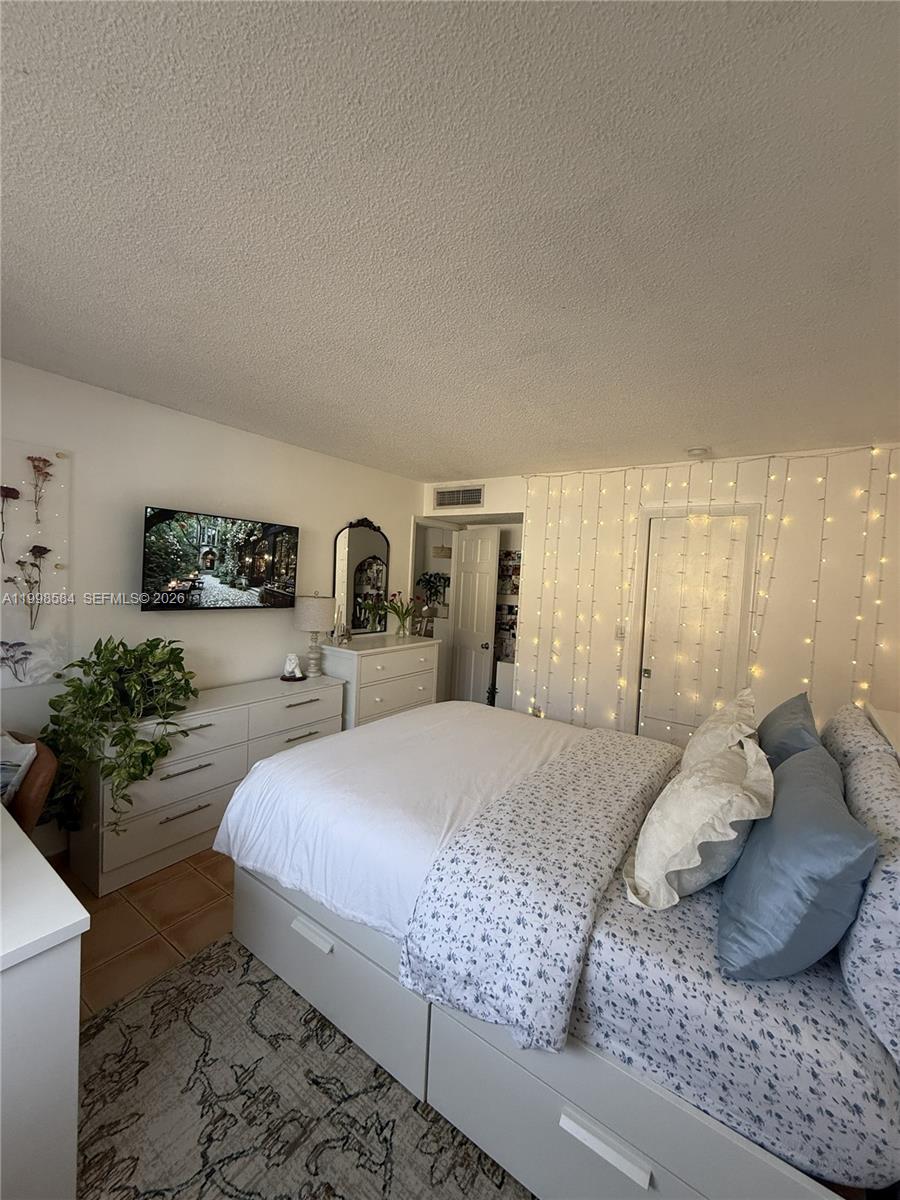 THE COURTS AT KENDALL CON - Residential