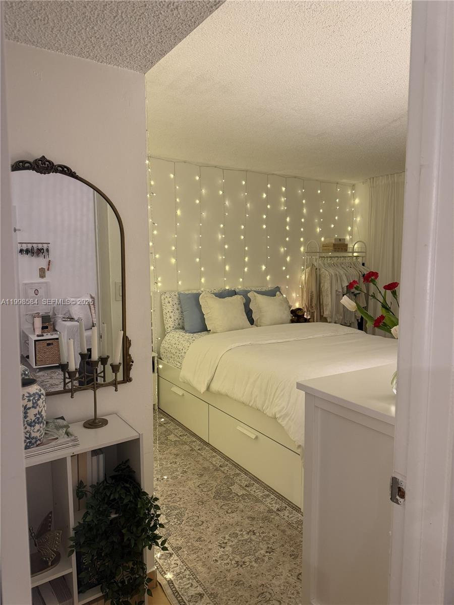 THE COURTS AT KENDALL CON - Residential