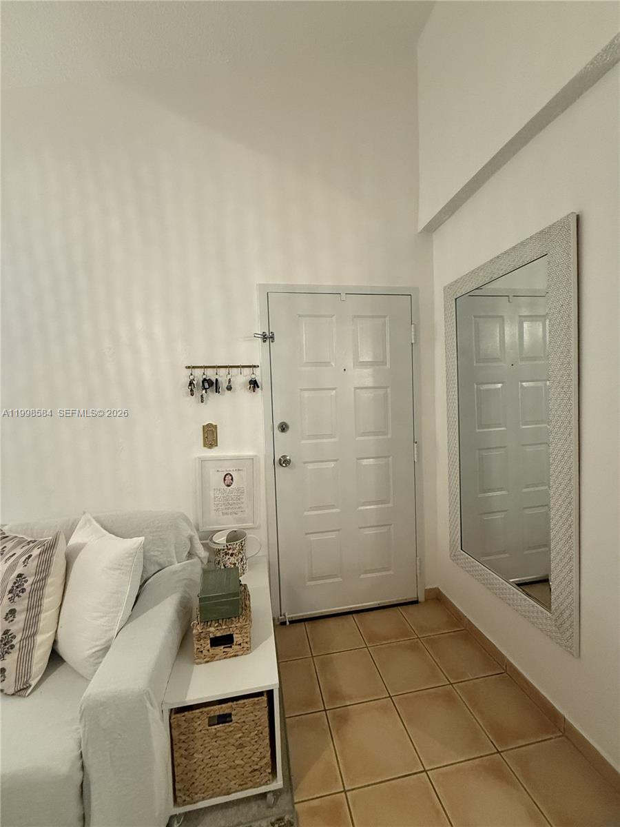 THE COURTS AT KENDALL CON - Residential