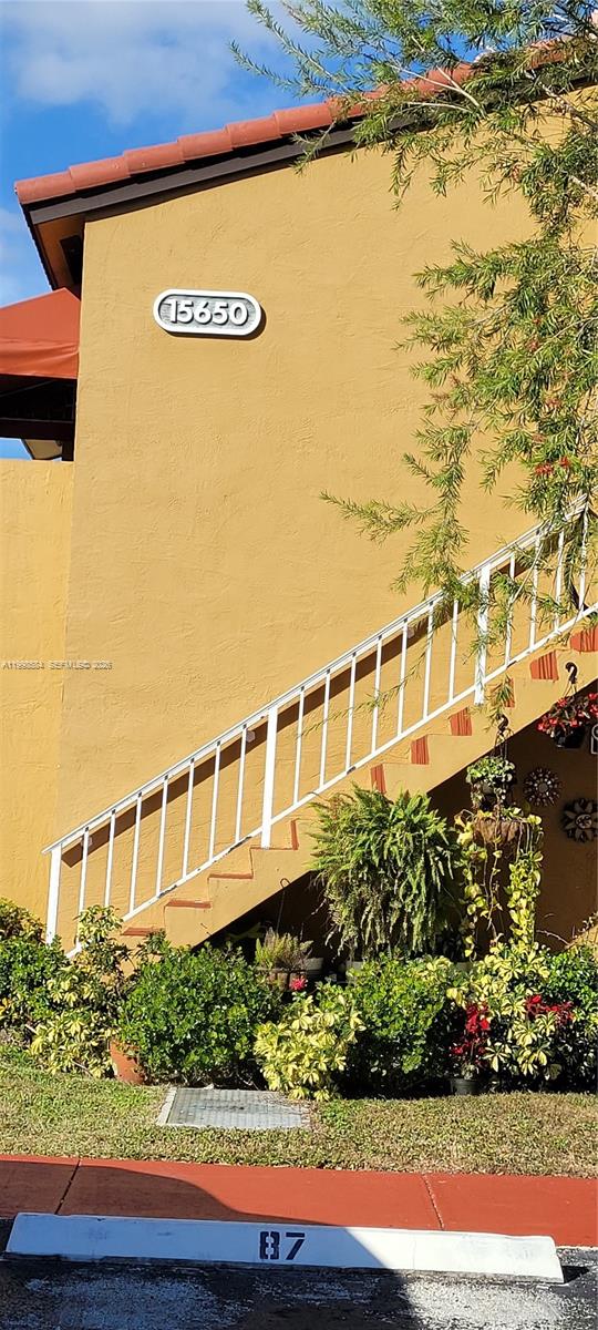 THE COURTS AT KENDALL CON - Residential