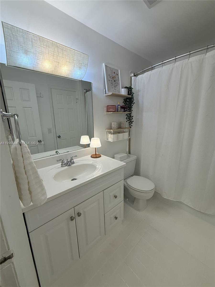 THE COURTS AT KENDALL CON - Residential