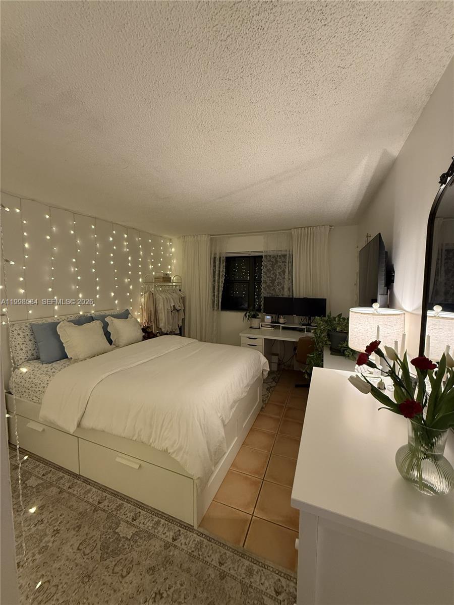 THE COURTS AT KENDALL CON - Residential