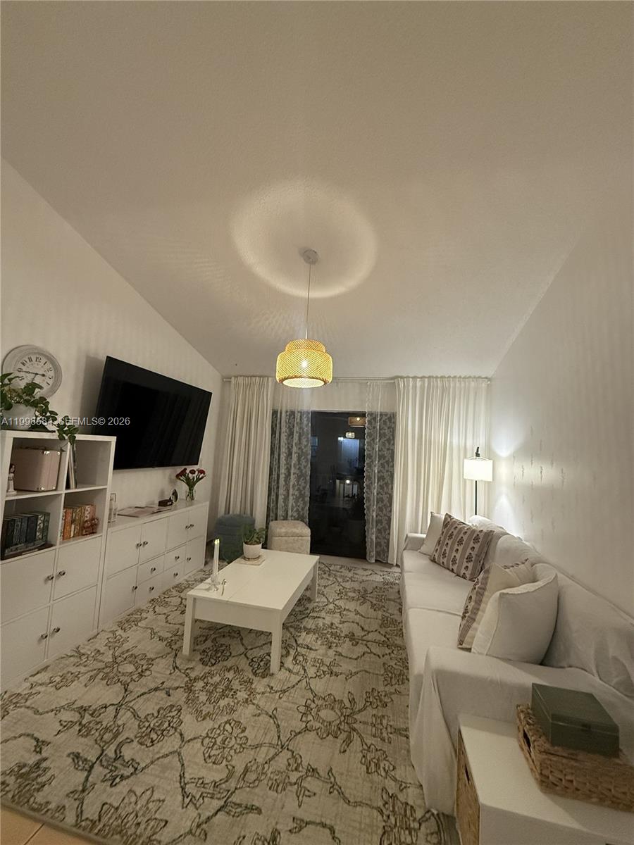 THE COURTS AT KENDALL CON - Residential