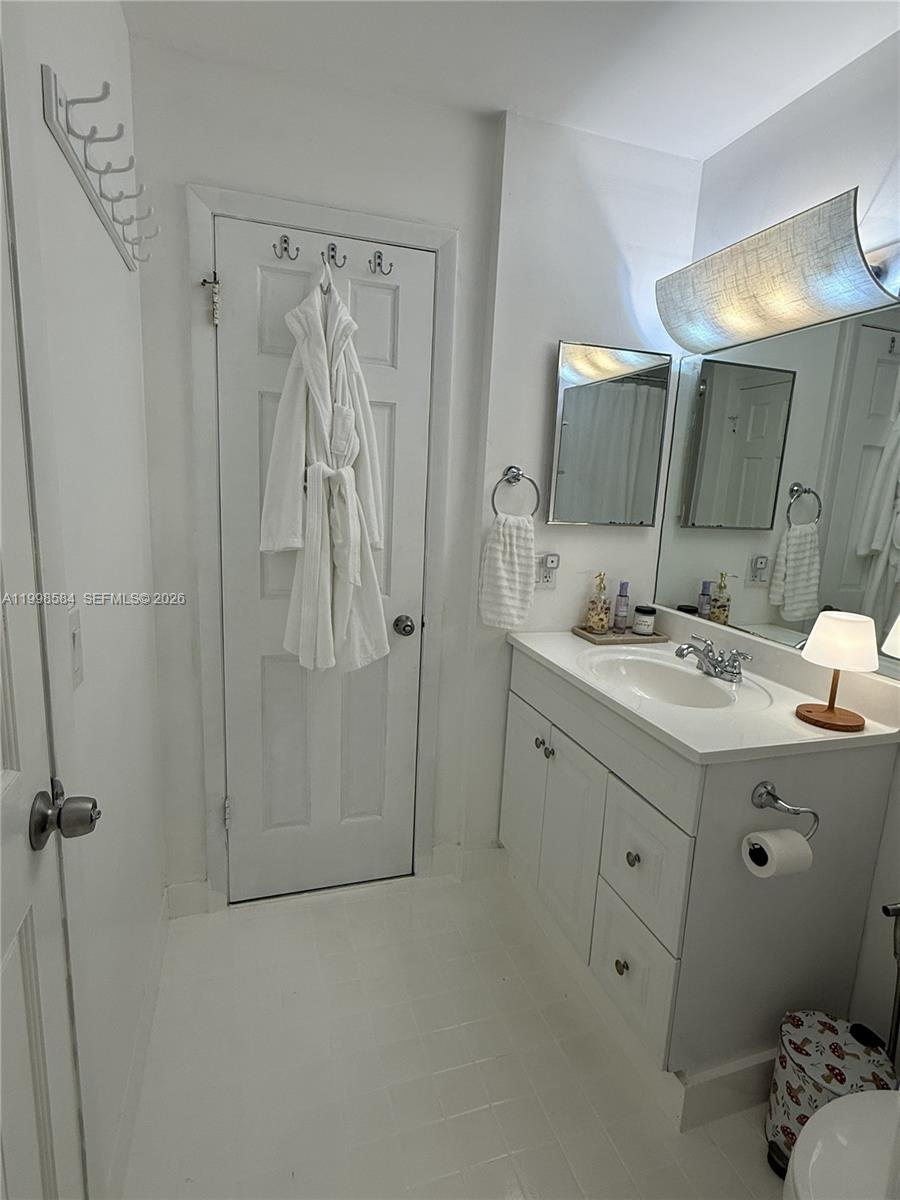 THE COURTS AT KENDALL CON - Residential