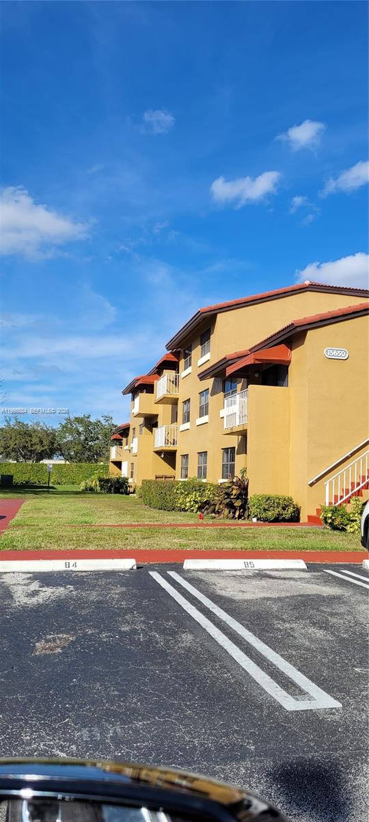 THE COURTS AT KENDALL CON - Residential