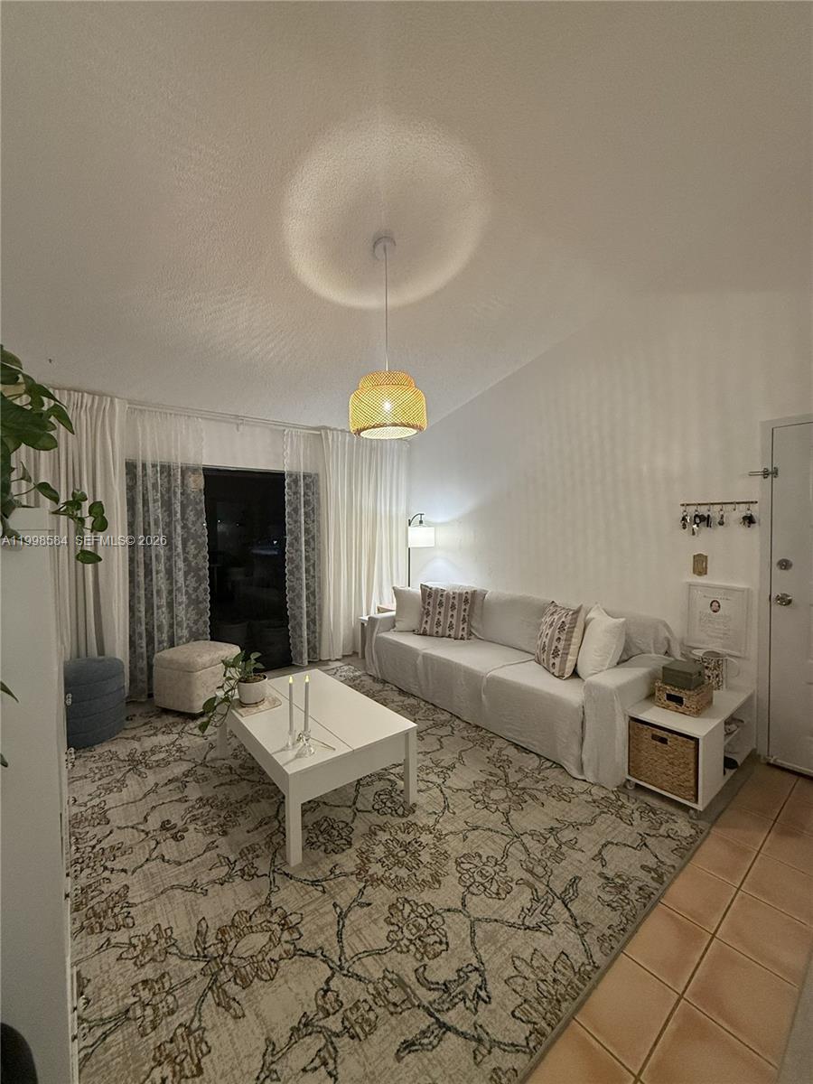 THE COURTS AT KENDALL CON - Residential