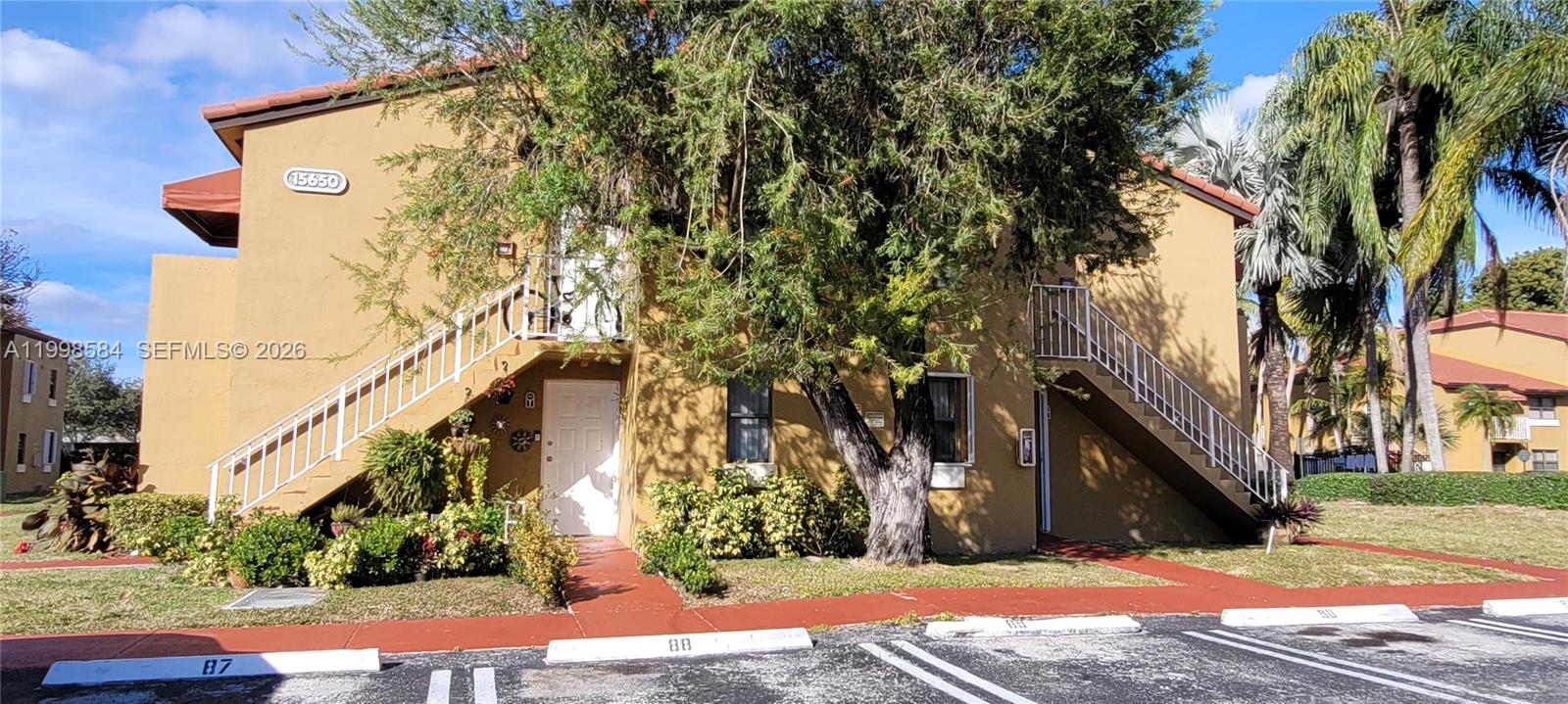 THE COURTS AT KENDALL CON - Residential