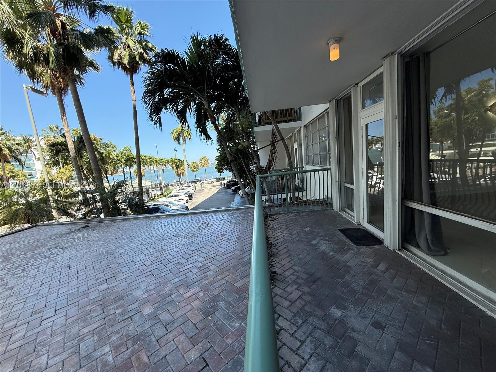 BRICKELL BAY TOWER CONDO - Residential