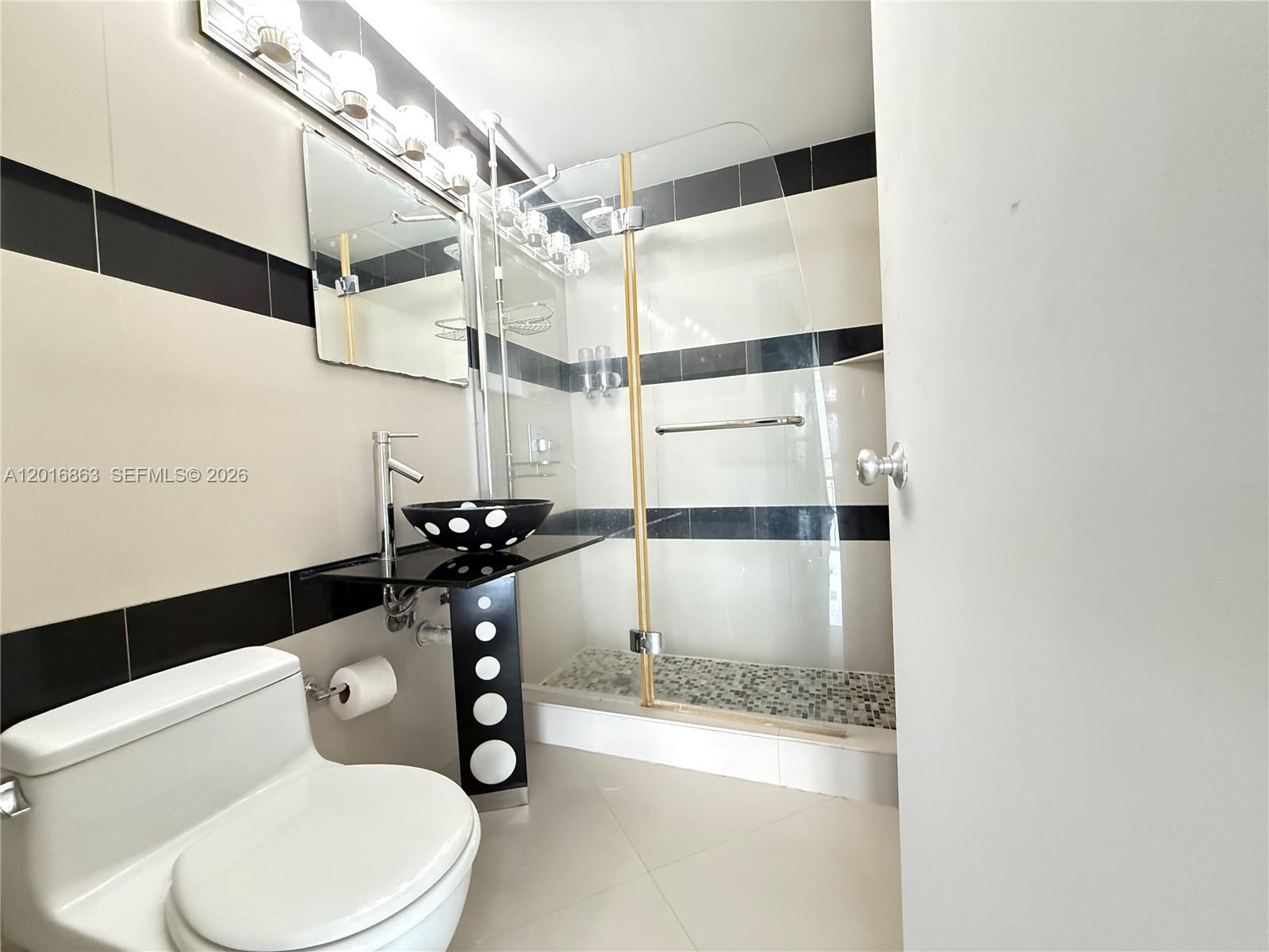 BRICKELL BAY TOWER CONDO - Residential