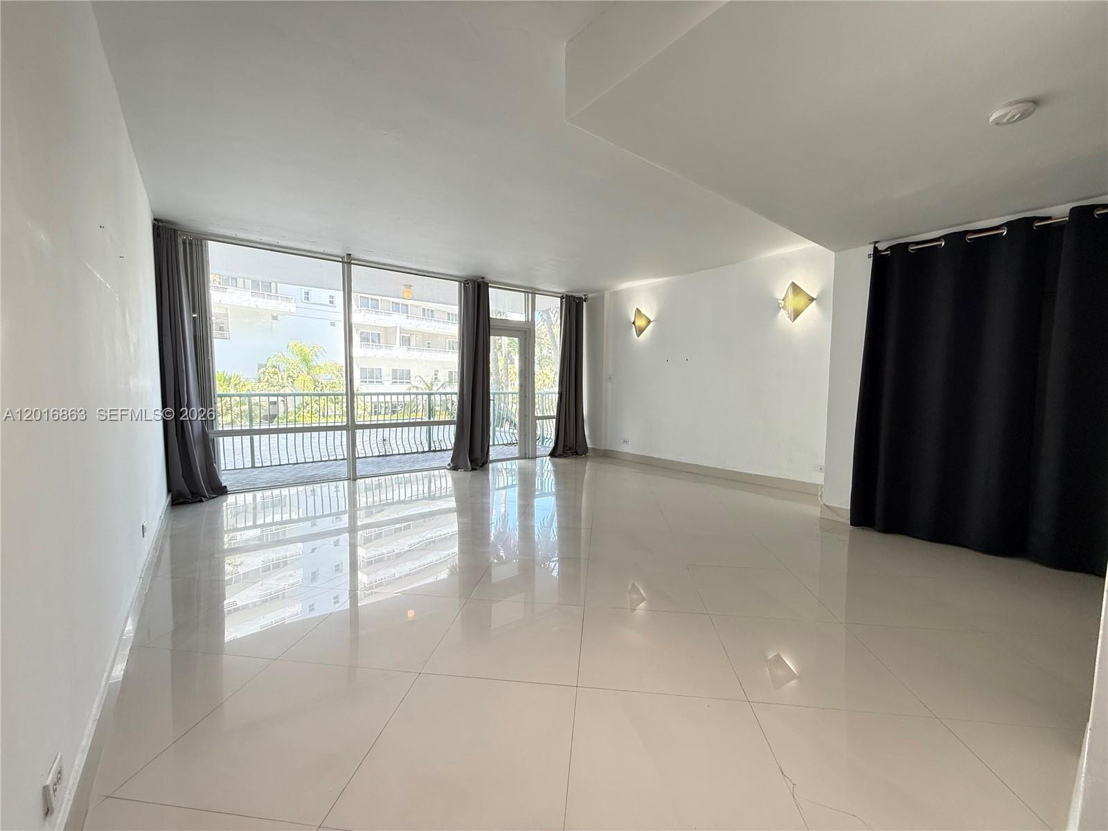 BRICKELL BAY TOWER CONDO - Residential