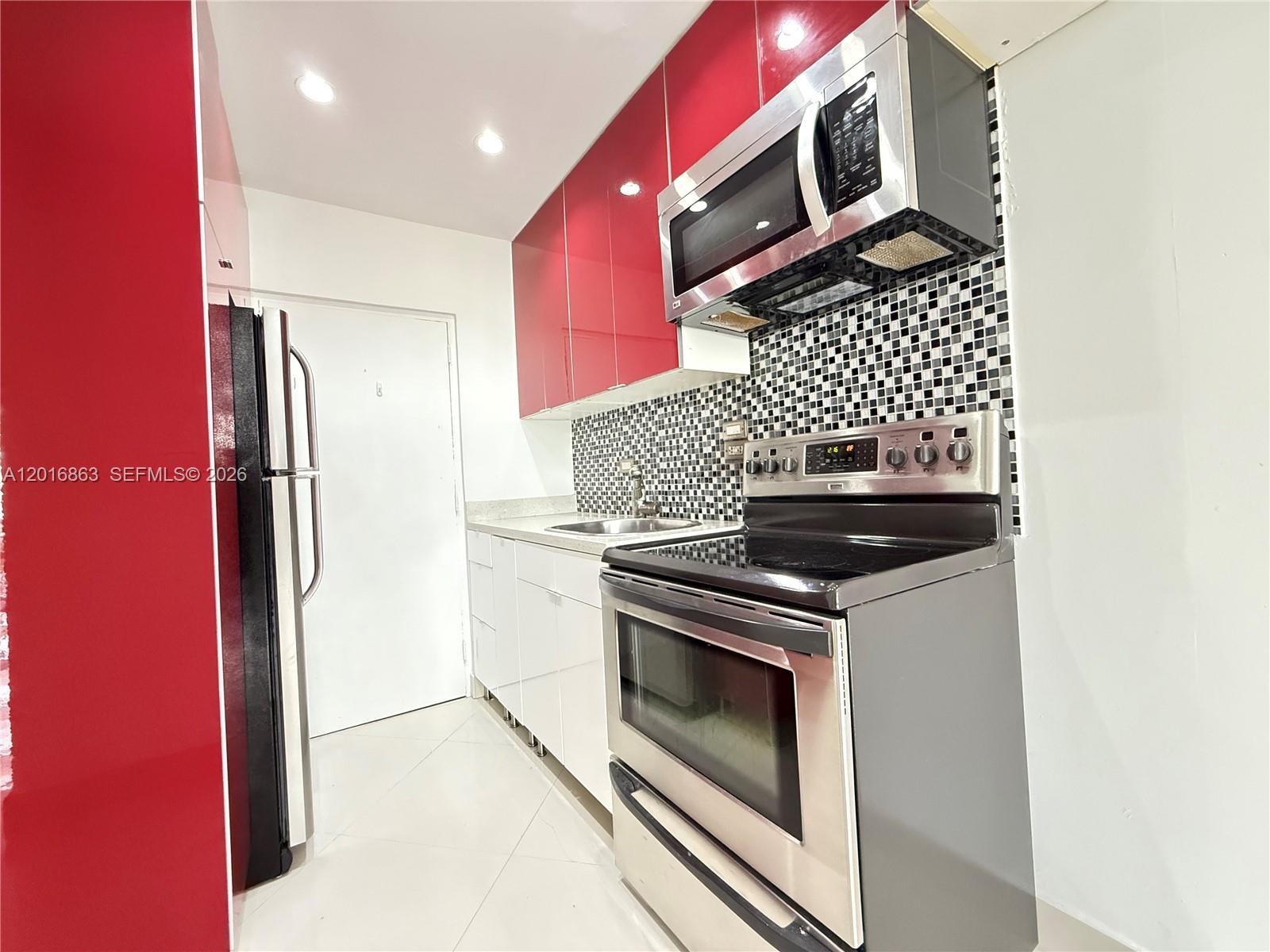 BRICKELL BAY TOWER CONDO - Residential