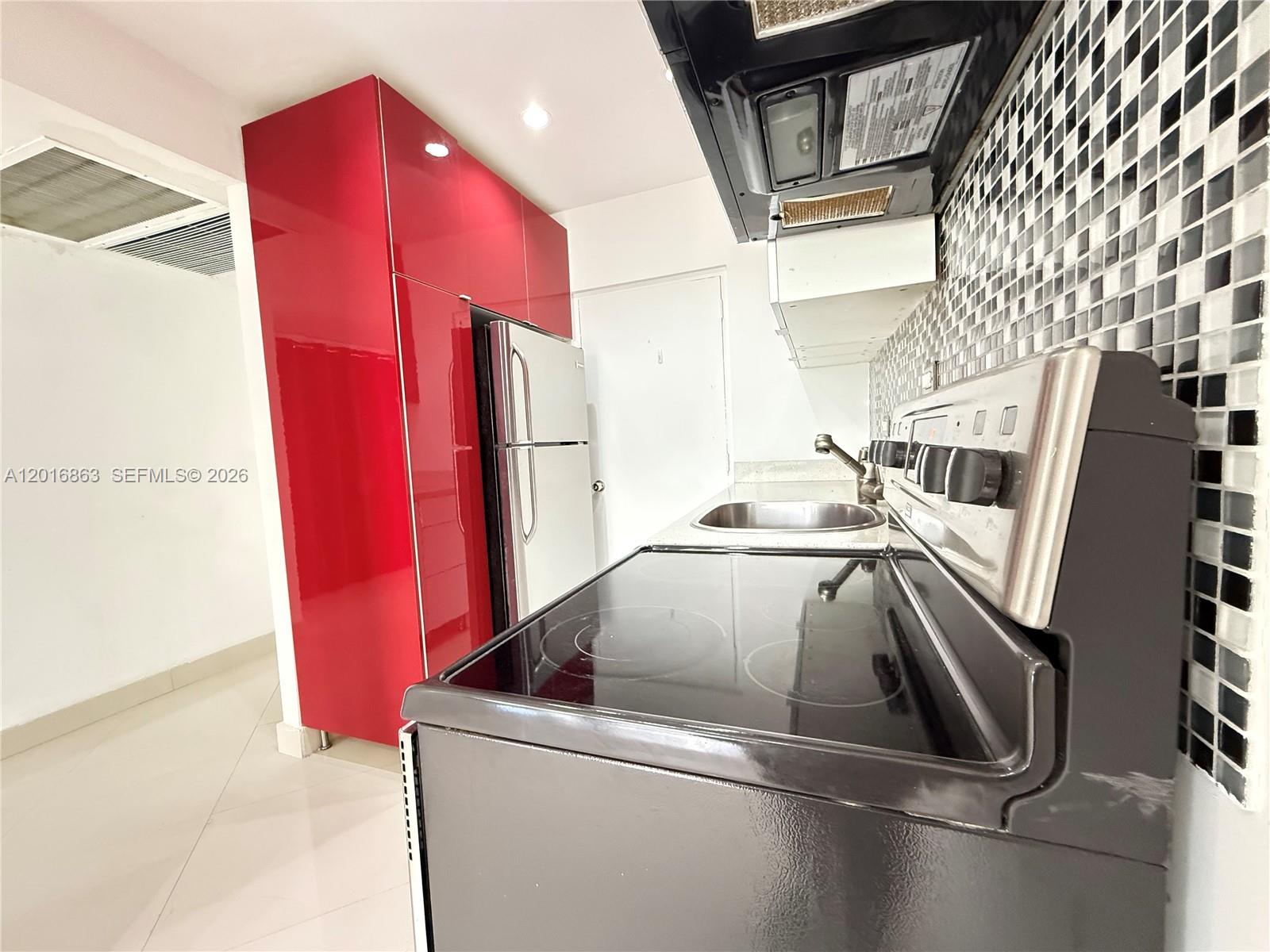 BRICKELL BAY TOWER CONDO - Residential