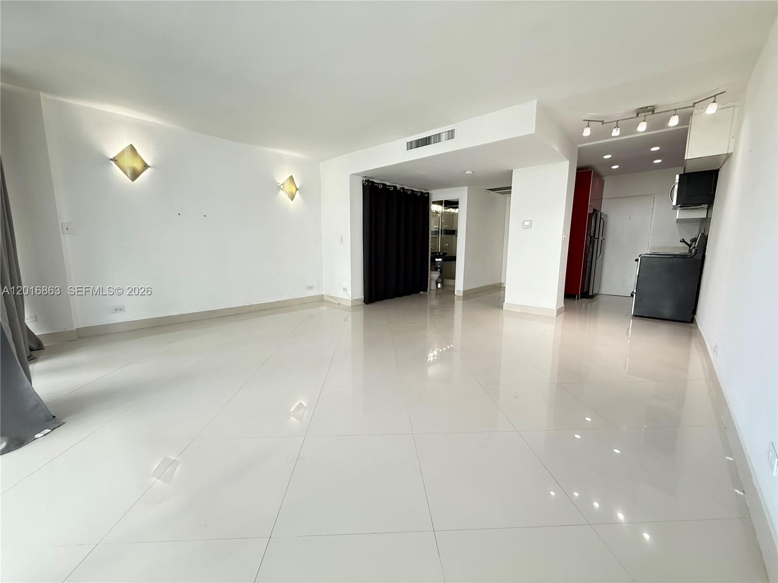 BRICKELL BAY TOWER CONDO - Residential