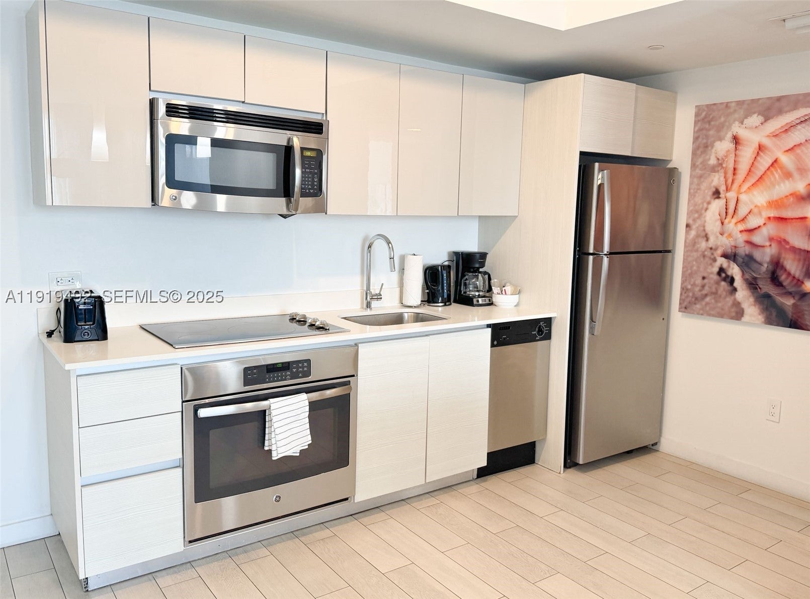 2602 E Hallandale Beach Blvd R1807