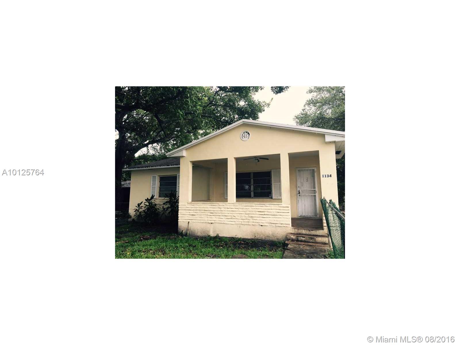 NICE HOME CENTRALLY LOCATED 3/1 WOOD FLOORS AND TILED. CORPORATE OWNED, TENANTS NEED REPRESENTATION PLEASE CONTACT A LOCAL REALTOR FOR VIEWING, SCREENING APPLICATION AND DOCUMENT REQUIREMENTS. NO EXCEPTIONS, FIRST, LAST AND SECURITY DEPOSIT. PETS OK WITH DEPOSIT.