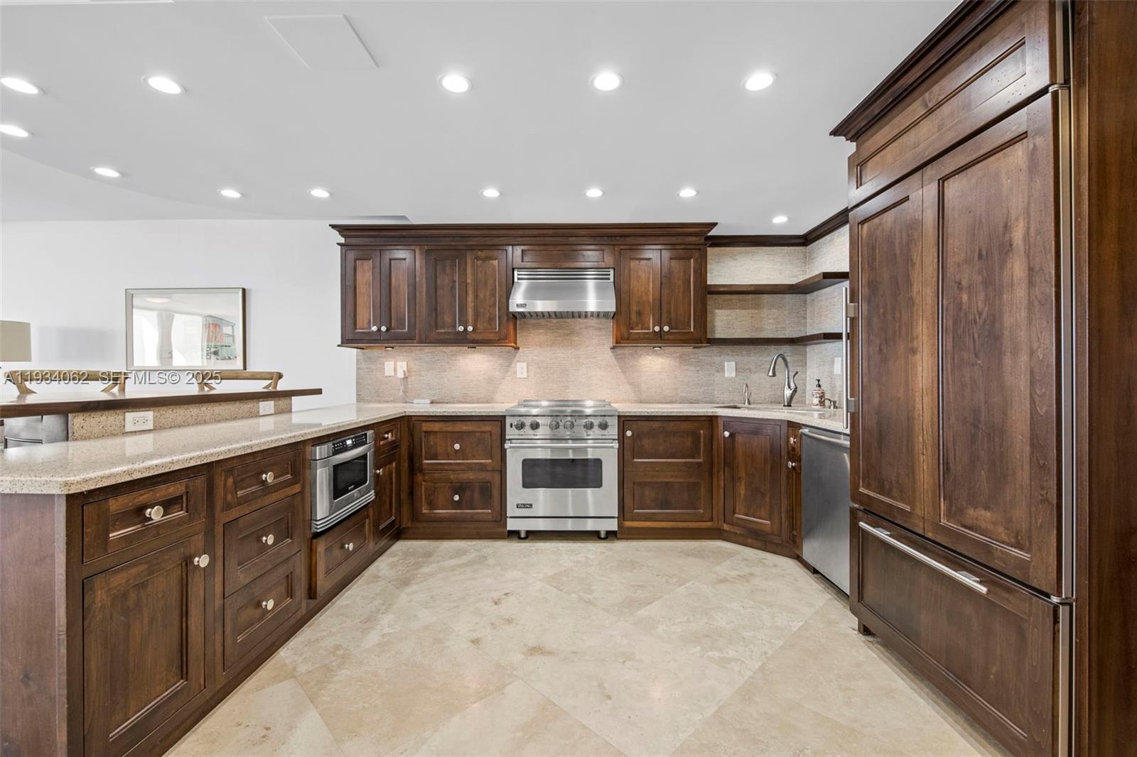 EDGEWATER BEACH TOWERS CO - Residential