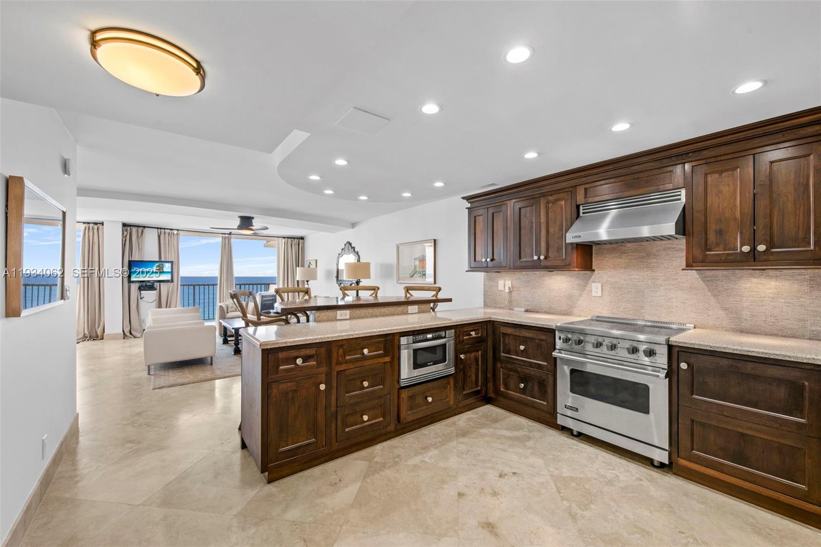 EDGEWATER BEACH TOWERS CO - Residential