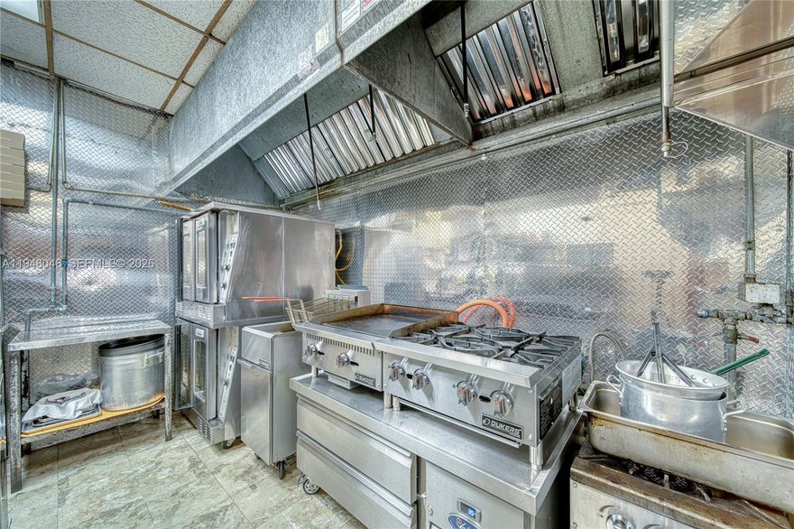 Thriving 25-Year Restaurant – Hialeah Gardens Rare opportunity to own a well-established restaurant with 25 years of proven success and still thriving! Located in the heart of Hialeah Gardens, this 1,400 sq. ft. space offers seating for 49, low rent at $4,730/month, and a solid 5-year lease with a 5-year renewal option. Currently generating $10K–$12K in net monthly, 1 employees (plus owner). Offered at only $99,000, this is a true turnkey operation ready for new ownership. Restaurante Próspero con 25 Años de Éxito – Hialeah Gardens