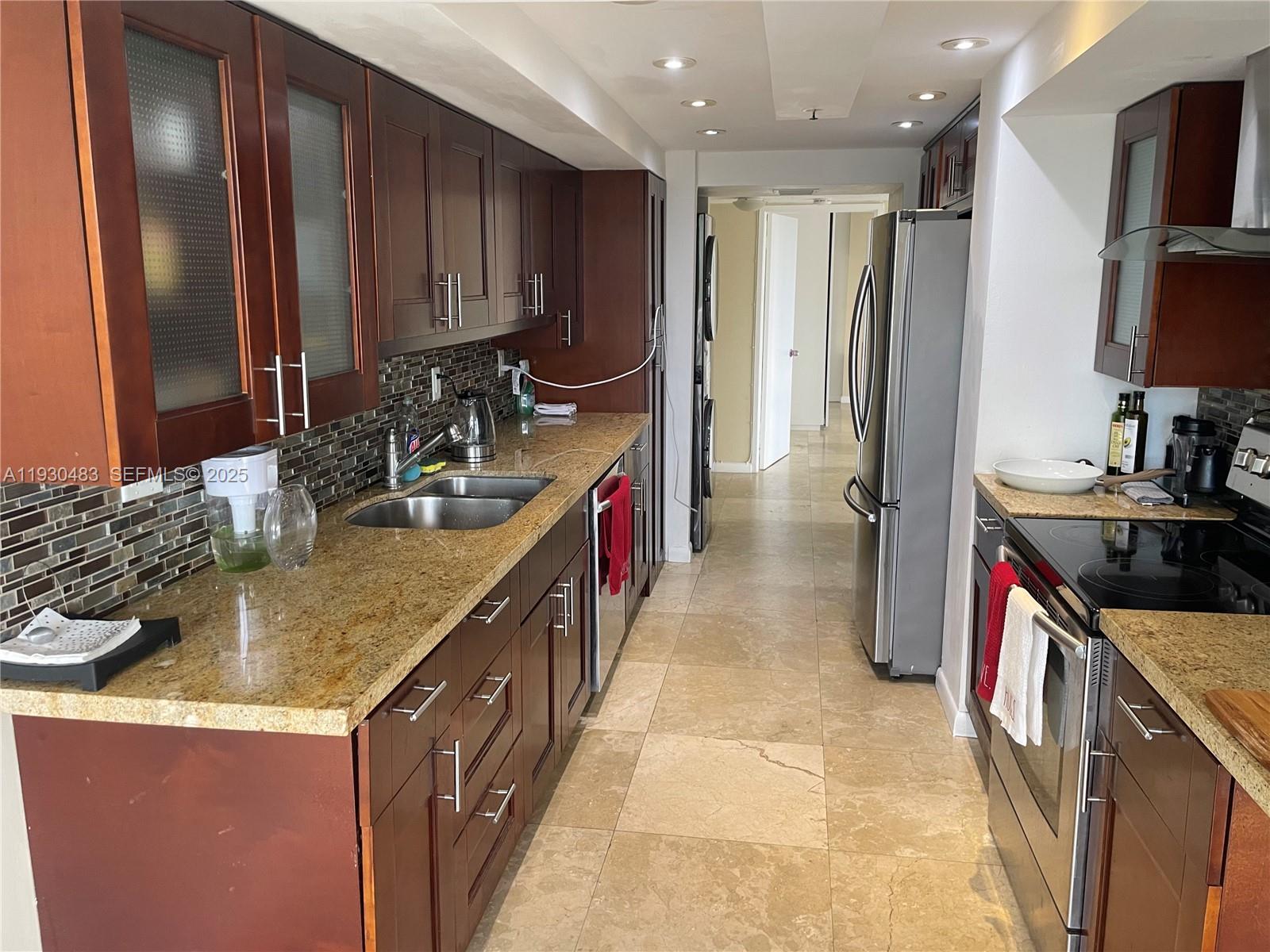 WINSTON TOWERS 600 CONDO - Residential Lease