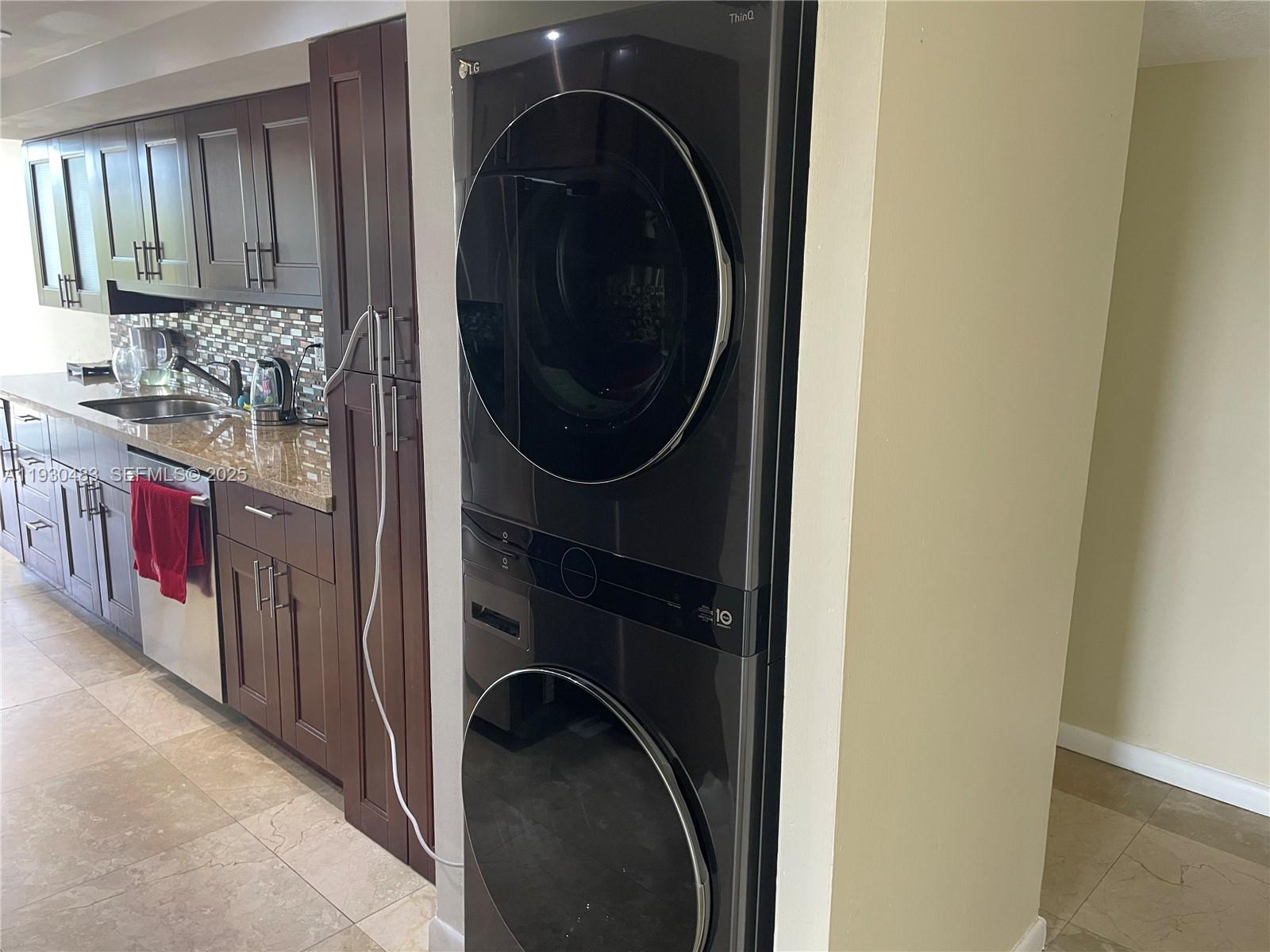 WINSTON TOWERS 600 CONDO - Residential Lease