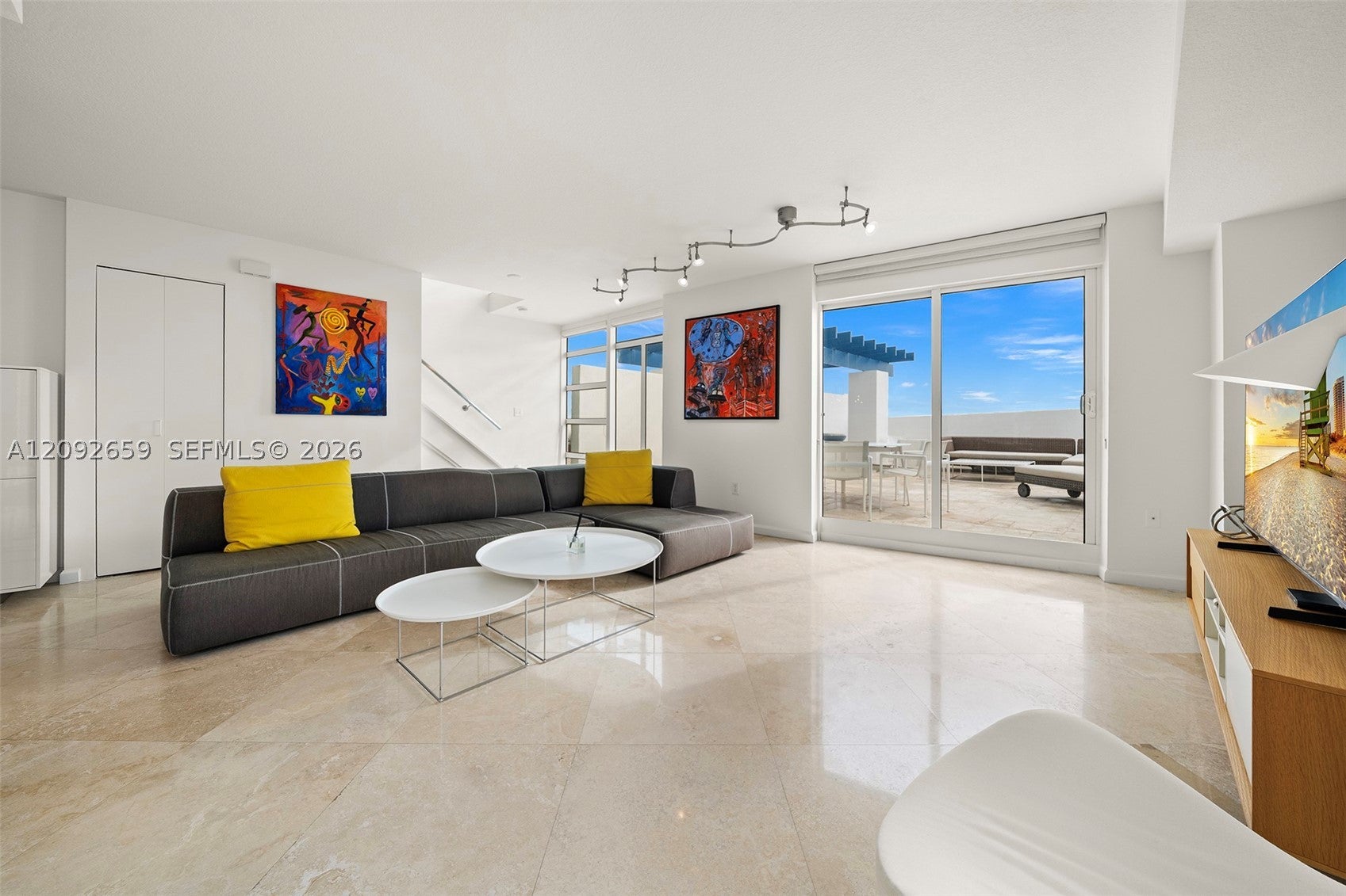 7600 Collins Ave 1012, Miami Beach, FL, 33141/$1,325,000 4 7600 Collins Ave 1012