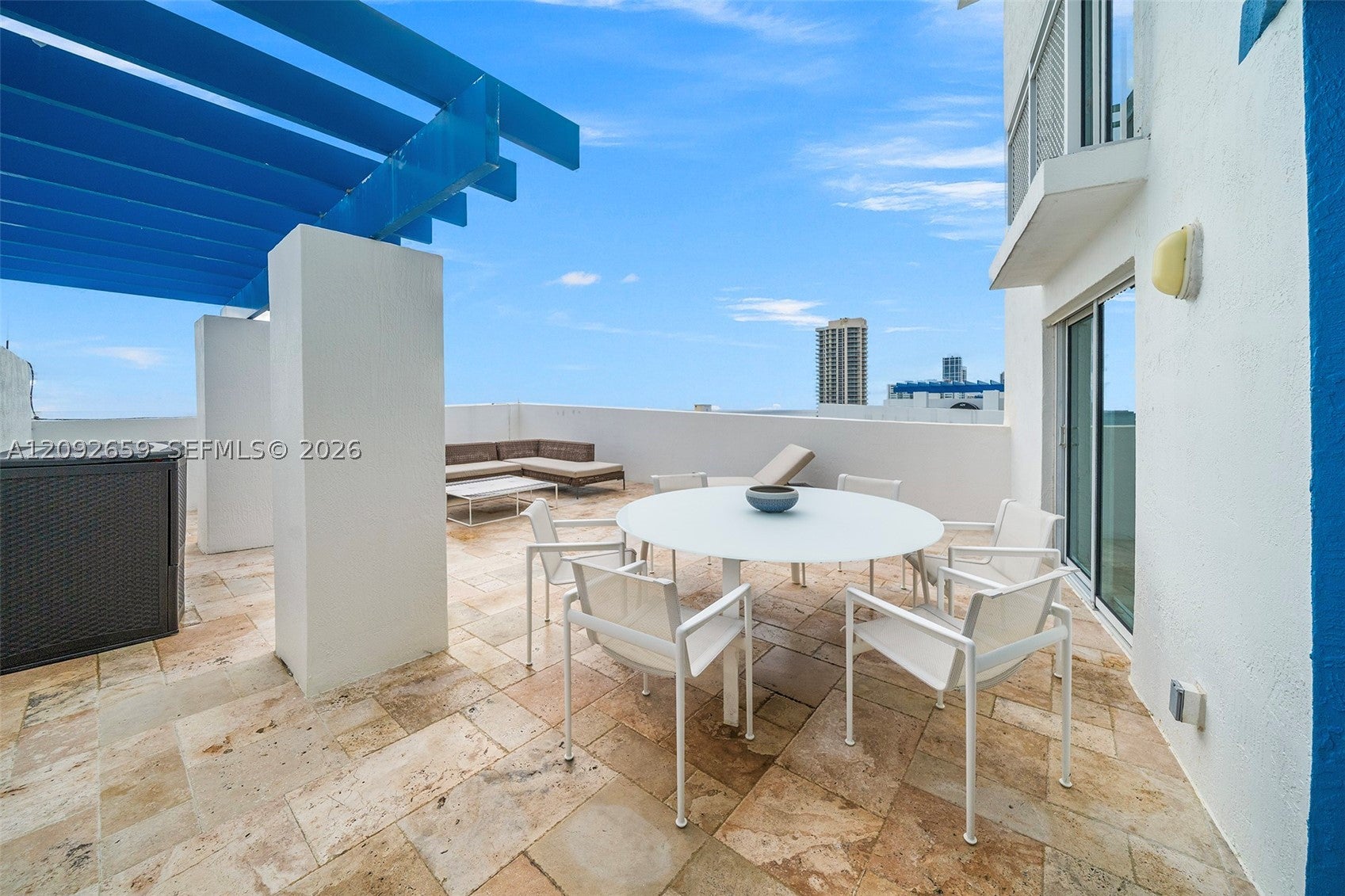 7600 Collins Ave 1012, Miami Beach, FL, 33141/$1,325,000 3 7600 Collins Ave 1012
