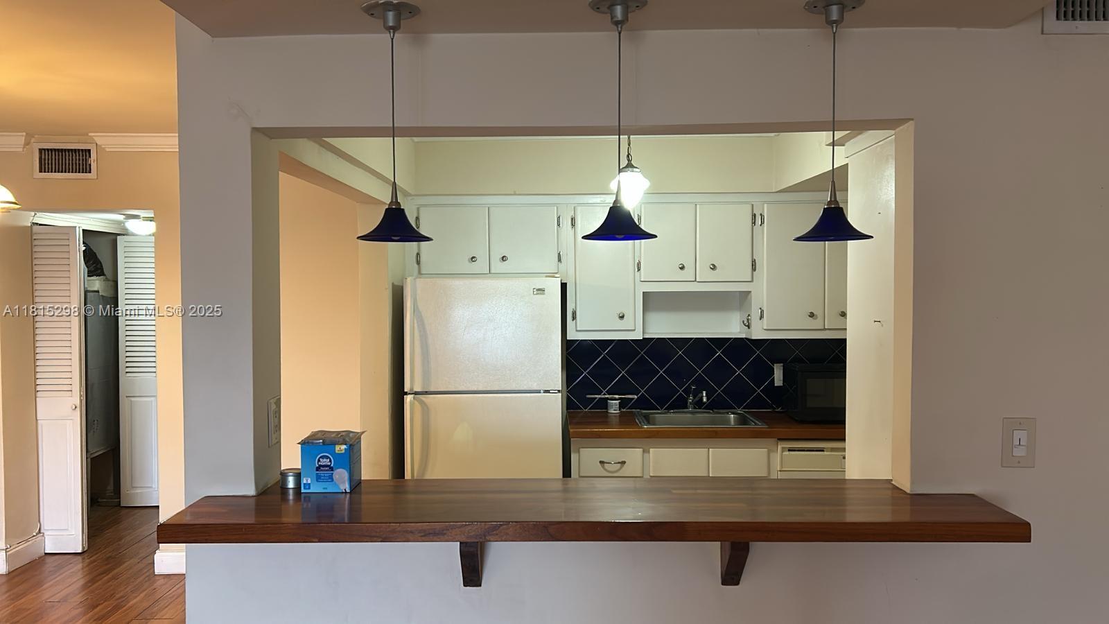 SUTTON HOUSE CONDO - Residential Lease