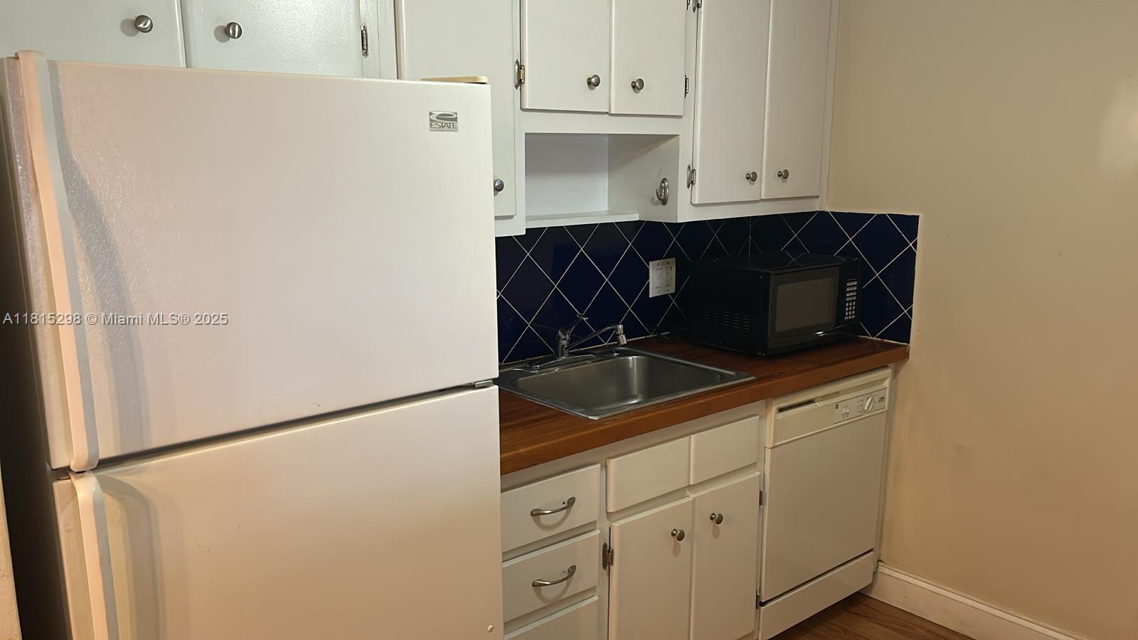 SUTTON HOUSE CONDO - Residential Lease