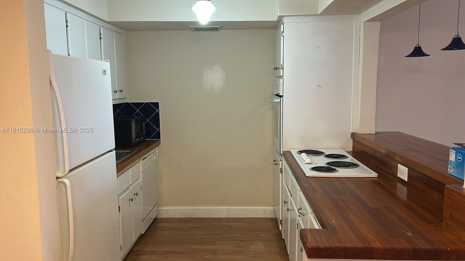 SUTTON HOUSE CONDO - Residential Lease