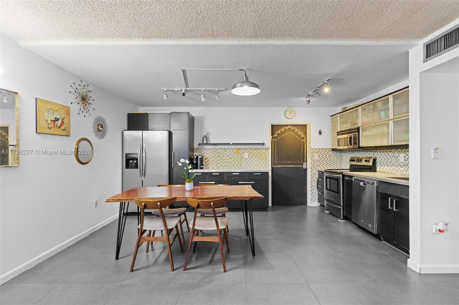 MIAMI SHORES CONDO - Residential Lease