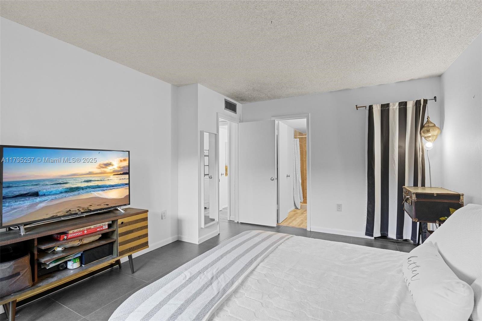 MIAMI SHORES CONDO - Residential Lease