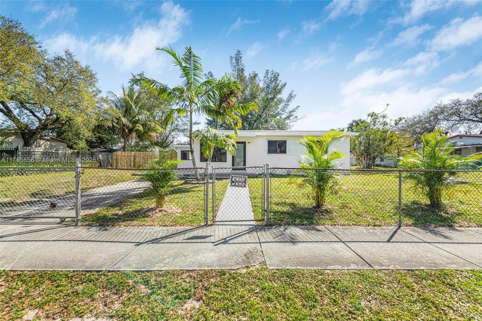3241 SW 40th Ave