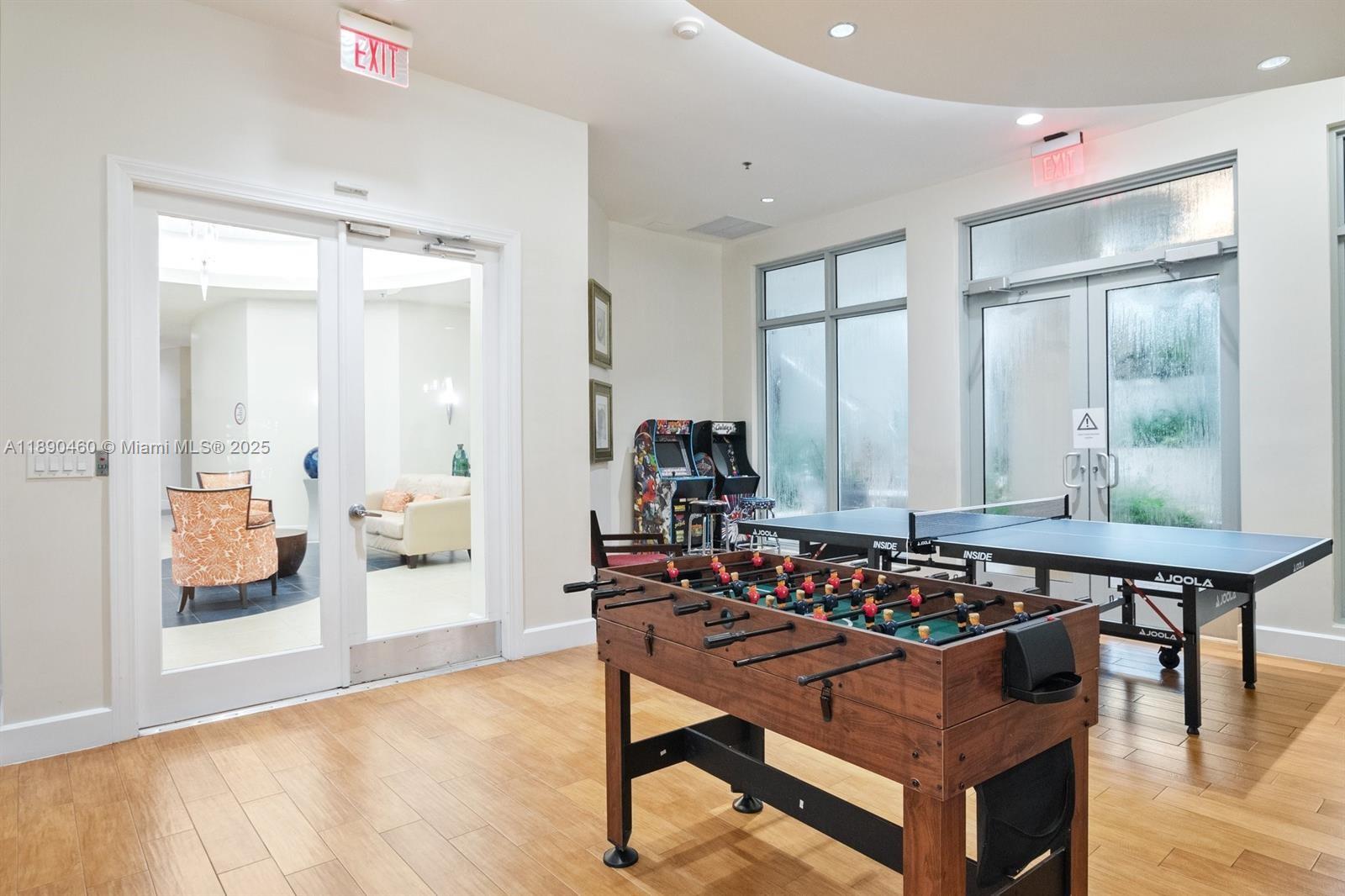 RADIUS CONDO - Residential Lease