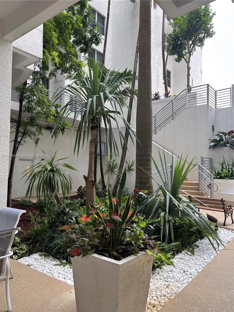 RADIUS CONDO - Residential Lease