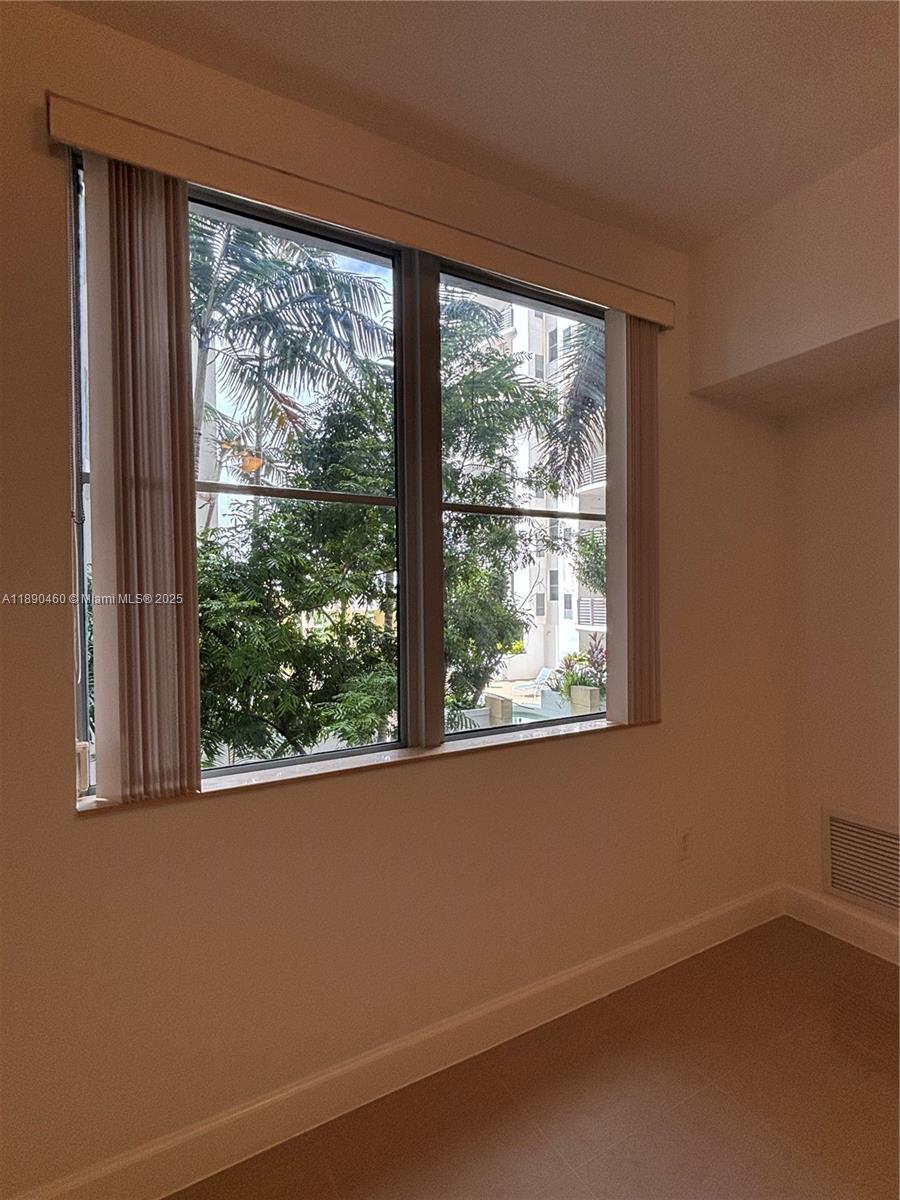 RADIUS CONDO - Residential Lease