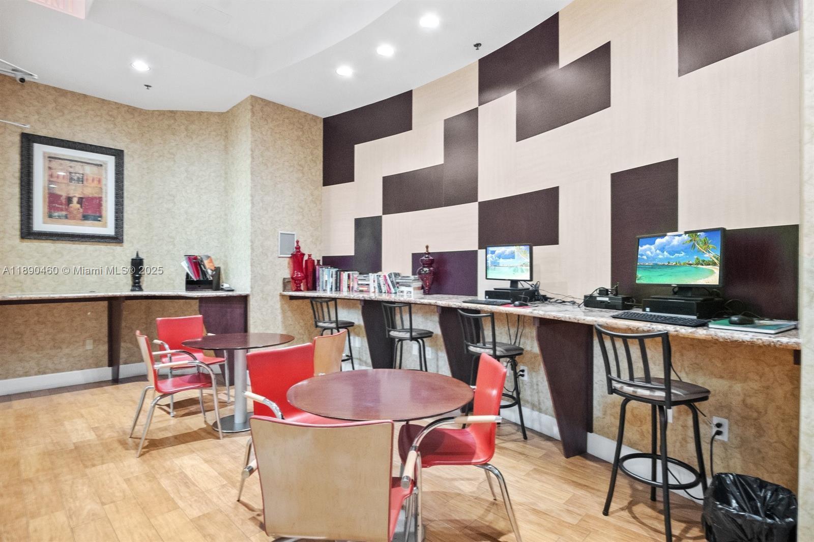 RADIUS CONDO - Residential Lease