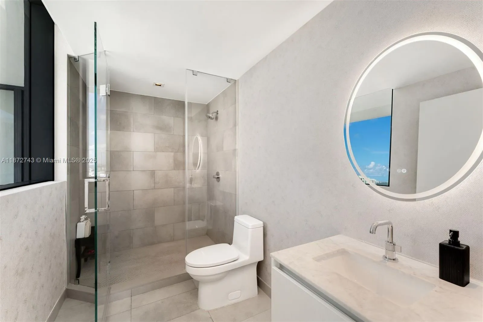 Miami, Florida 33137, United States, 3 Bedrooms Bedrooms, ,5 BathroomsBathrooms,Residential,Active,204313