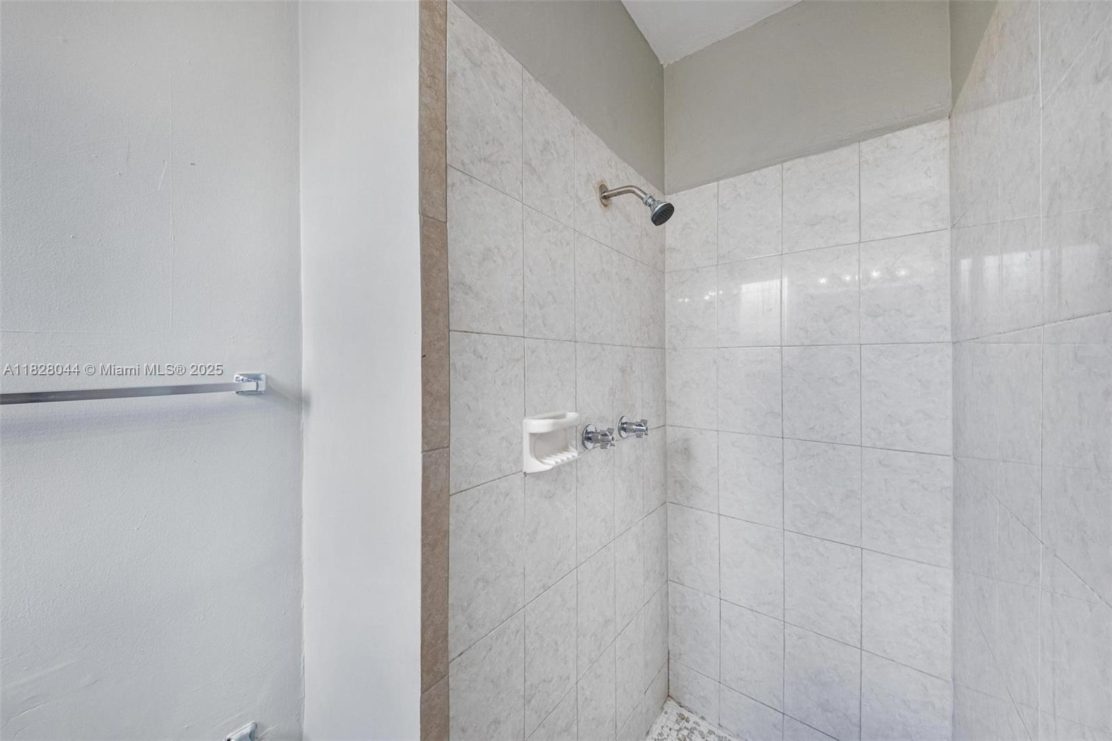 TWIN LAKES HOMES SEC 3 - Residential