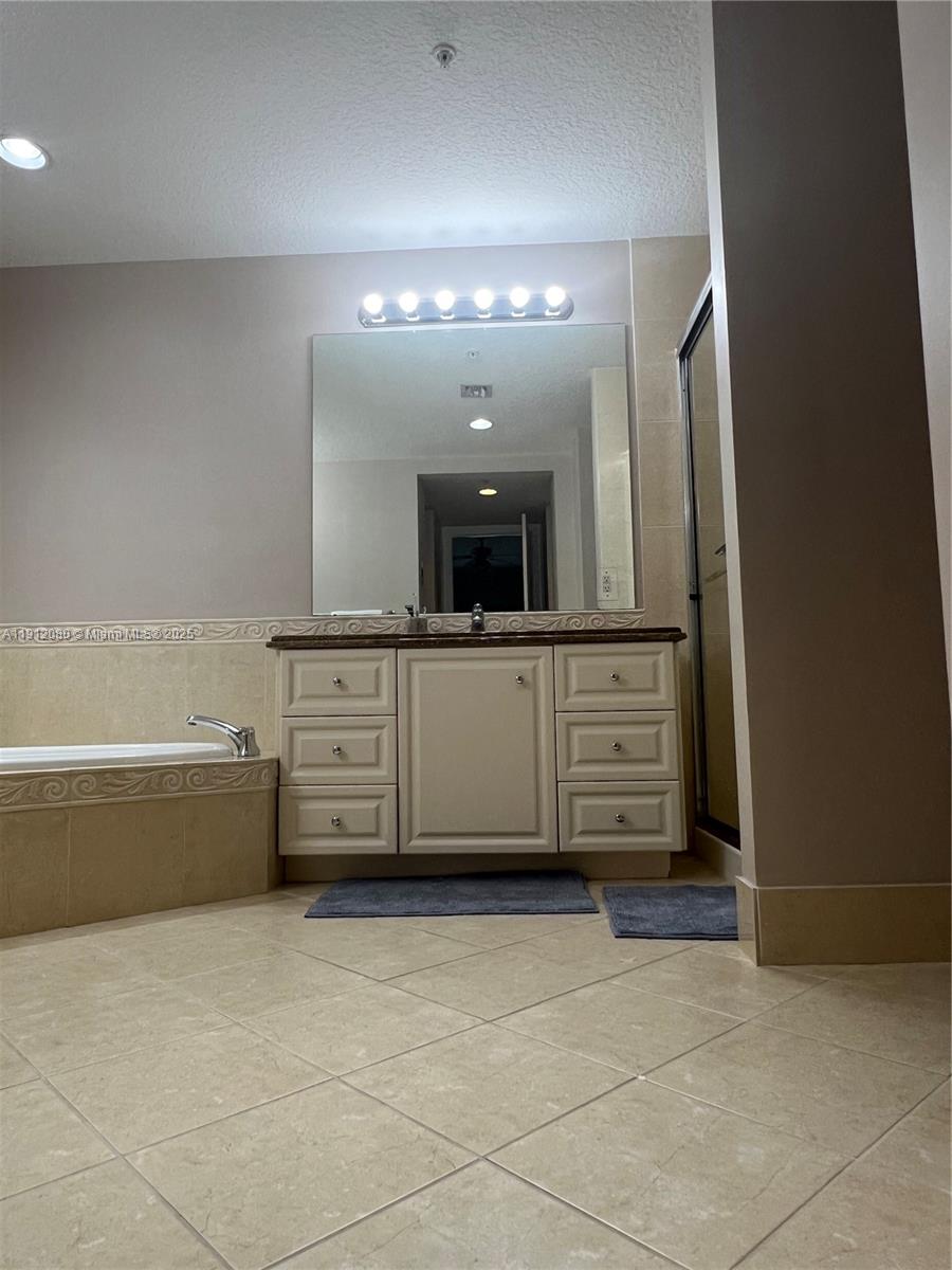 HARBOUR ISLE AT HUTCHINSO - Residential Lease