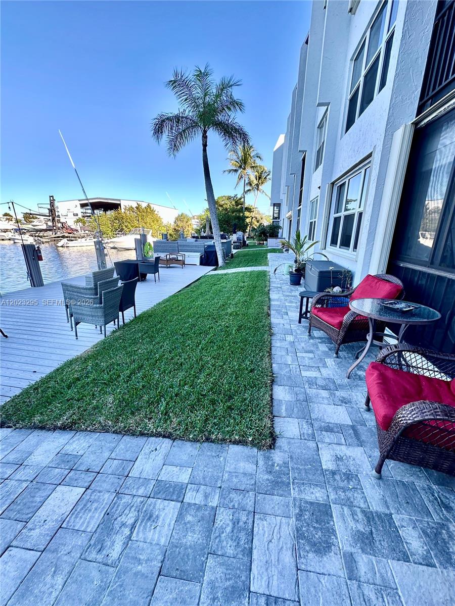 ISLAND CLUB FOUR CONDO - Residential
