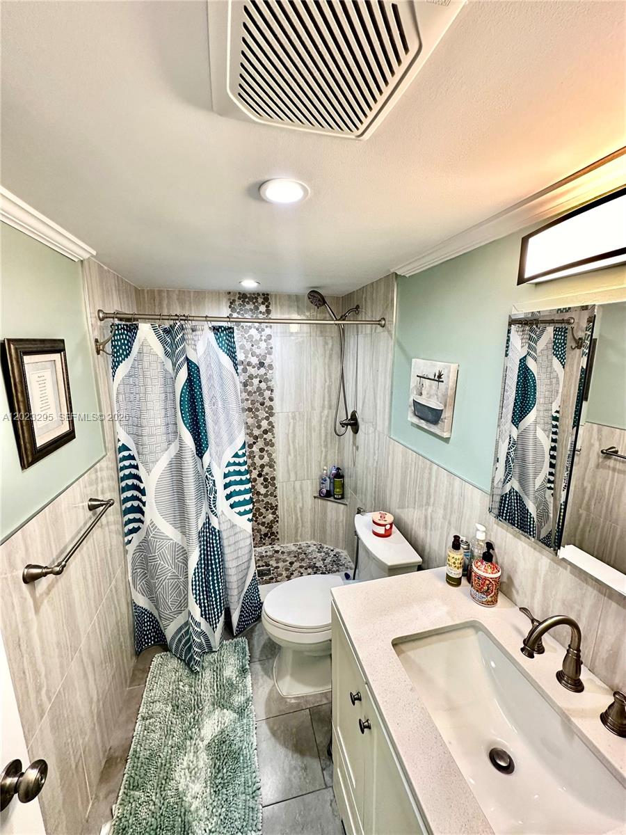 ISLAND CLUB FOUR CONDO - Residential
