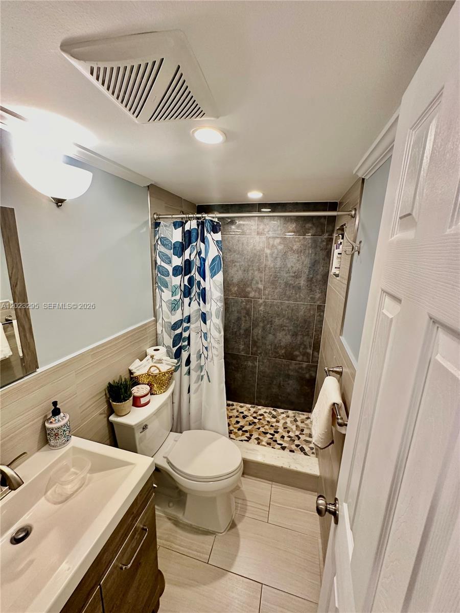 ISLAND CLUB FOUR CONDO - Residential