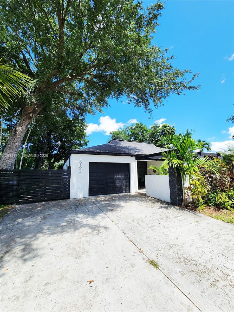 4962 SW 95th Ave