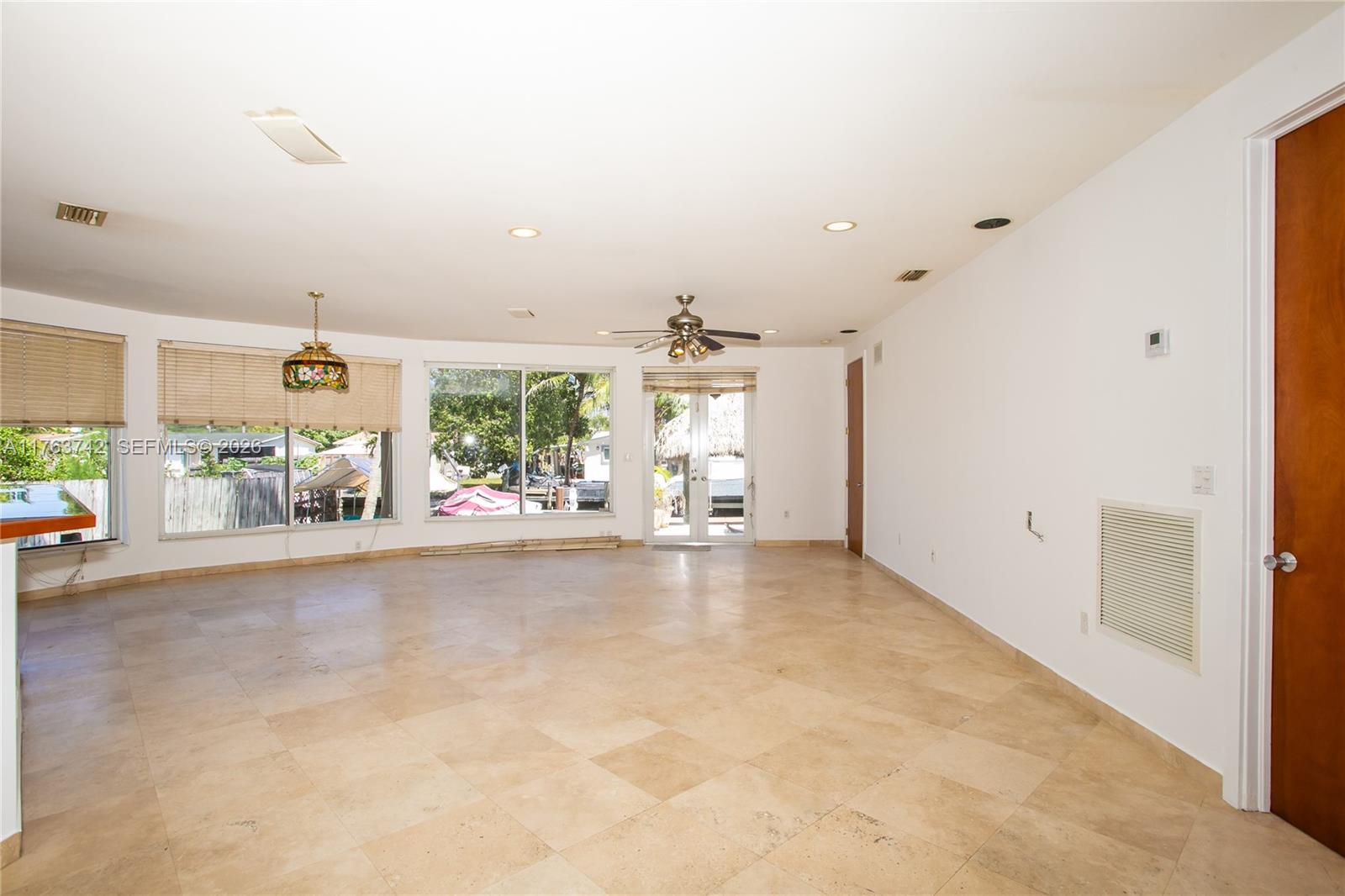 TROPICAL HAVEN - Residential