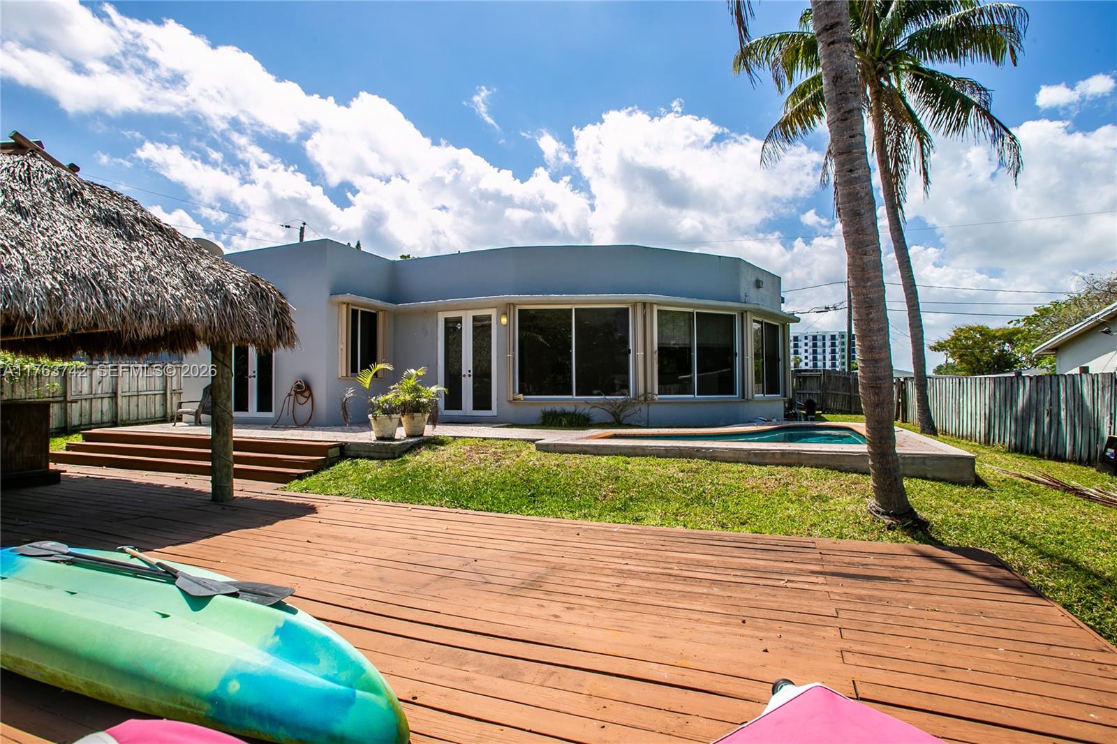 TROPICAL HAVEN - Residential