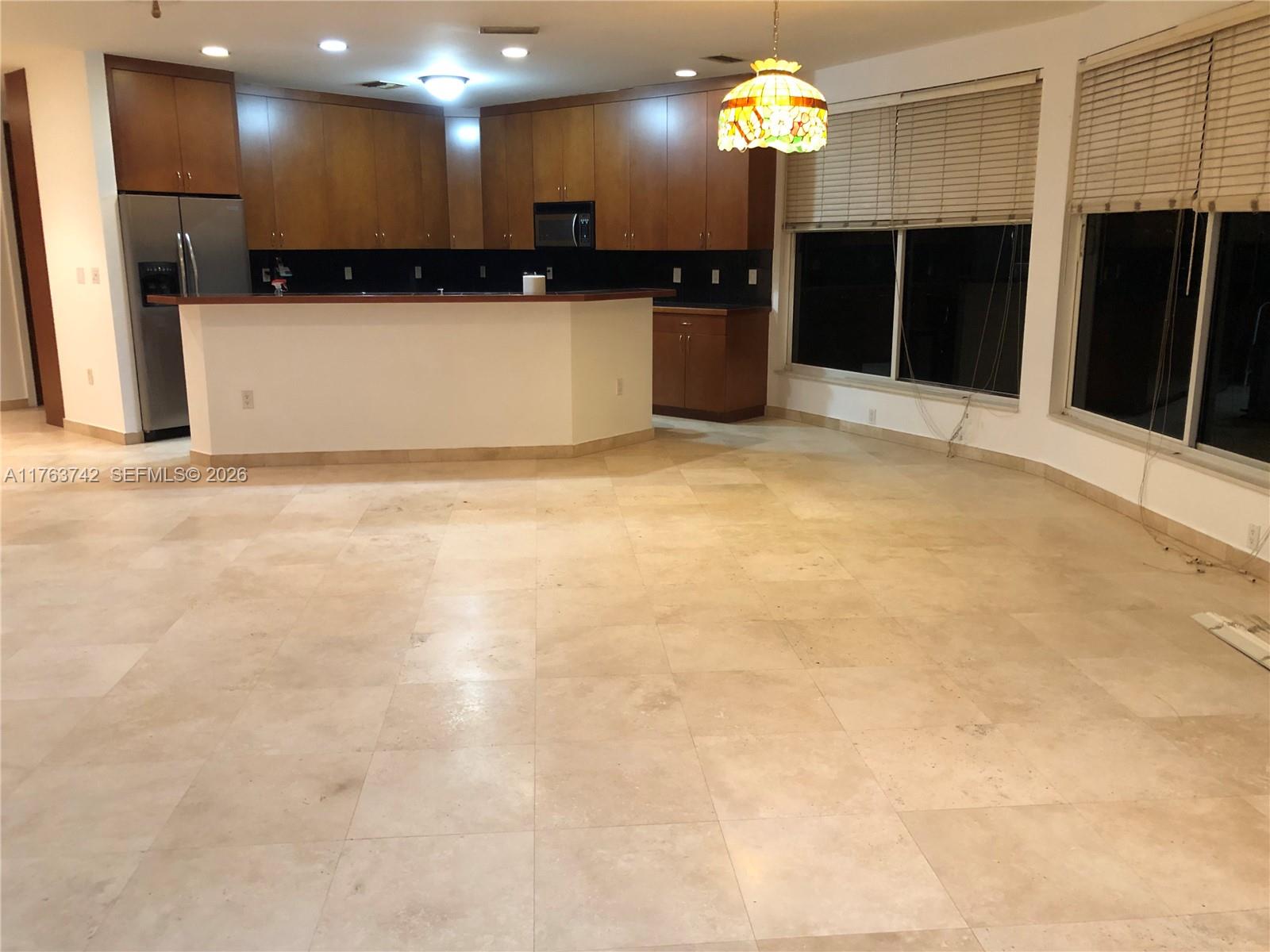 TROPICAL HAVEN - Residential