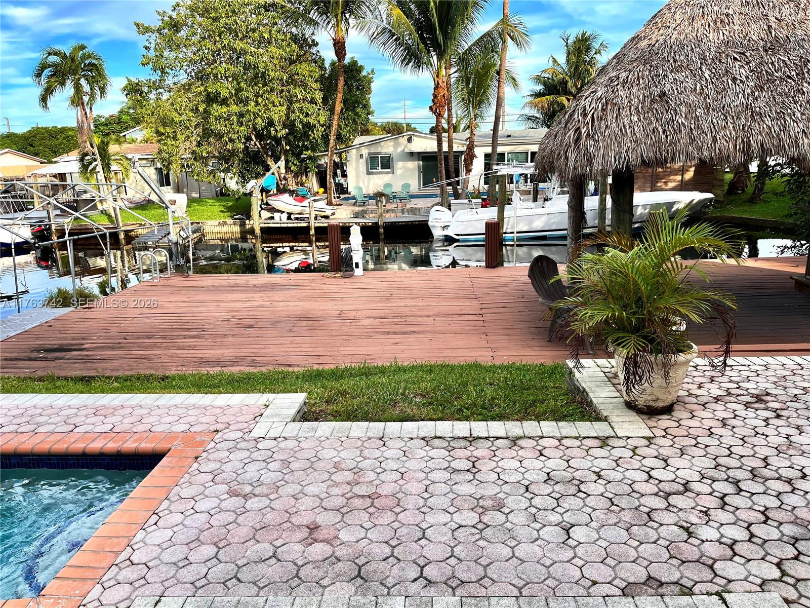 TROPICAL HAVEN - Residential